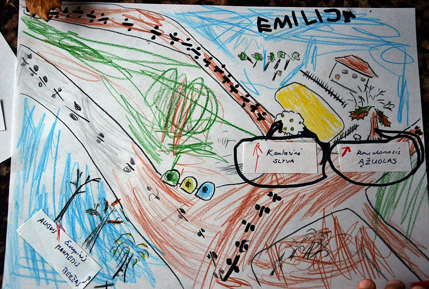 <p>Mano ir Emilijos kurtas žemėlapis. Jis mums padės niekuomet niekuomet nepamiršti, kur auga mūsų stebėjimui išsirinkti medžiai. O jei kartais jie nuspręs kur nors išvykti... žinosim, kur reikės juos sugrąžinti..</p>
