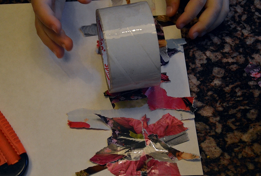 <p>Skiautės užfiksuojamos lipnia juosta, skirtukas apipjaustomas</p>
