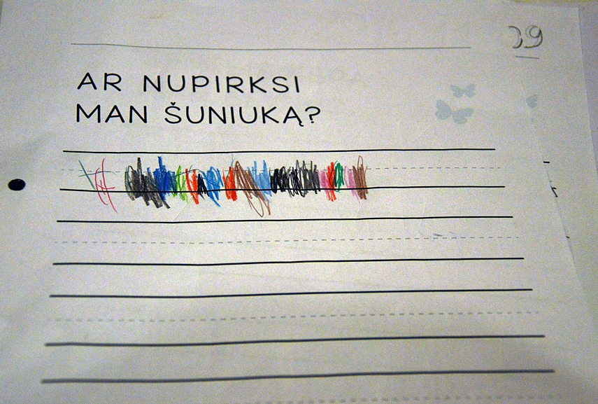 <p>O čia Sofijos rašymo versija. Ji nebenori būti palikta nuošalyje, todėl rašo taip, kaip moka..</p>
