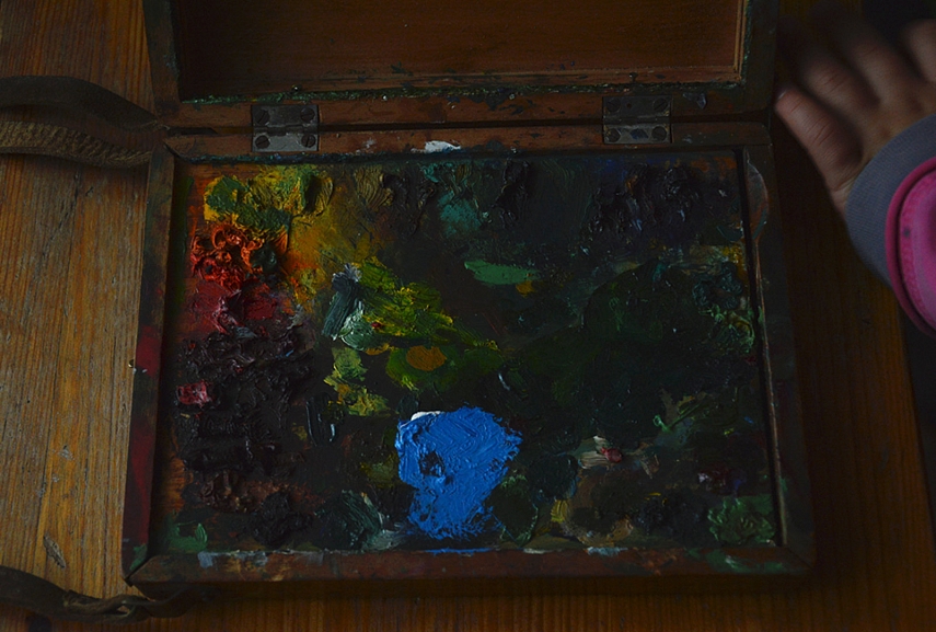 <p>Savaitės radinys: autentiškas dailininko "etiudnikas" su niekad neplauta palete... Svarstau paletę pasikabint ant sienos vietoj paveikslo... O gal verčiau nuvalyt ir naudot?...</p>
