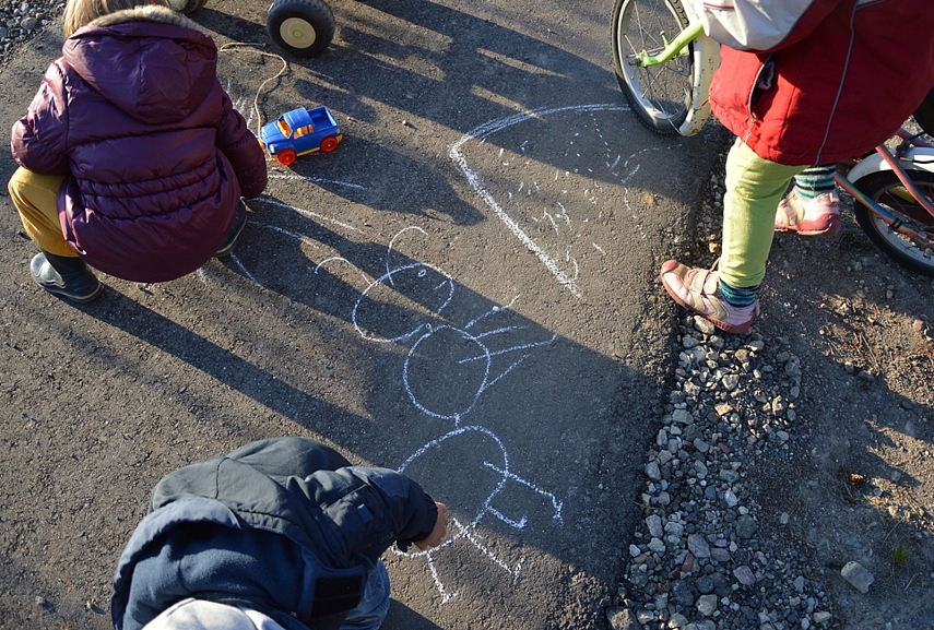 <p>Piešėm iliustracija vienam R.Skučaitės eilėraščių apie skruzdelyną</p>
