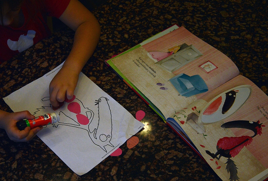 <p>Puošiam vilką žiedlapiais</p>
