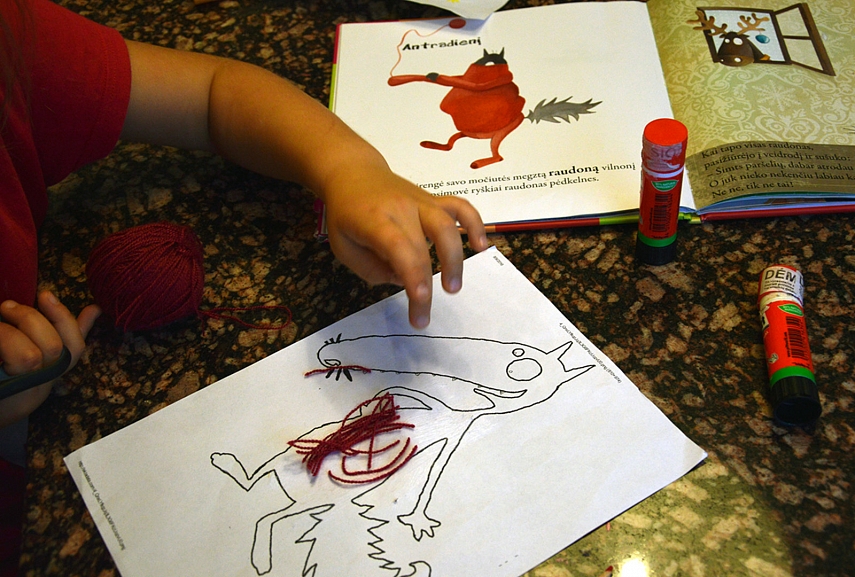 <p>Rengiam vilką vilnoniu megztiniu</p>
