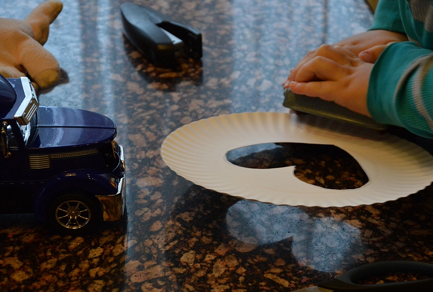 <p>Paskutinis pasispardymas: popierinės lėkštės ir siūlai</p>
