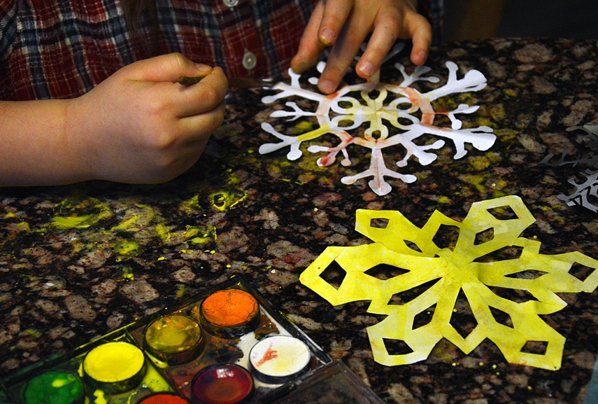 <p>Geltonąją snaigę karpė pati. Smulkesnę apvalainą - aš... Vaikams užapvalintos formos dar nesigauna.</p>
