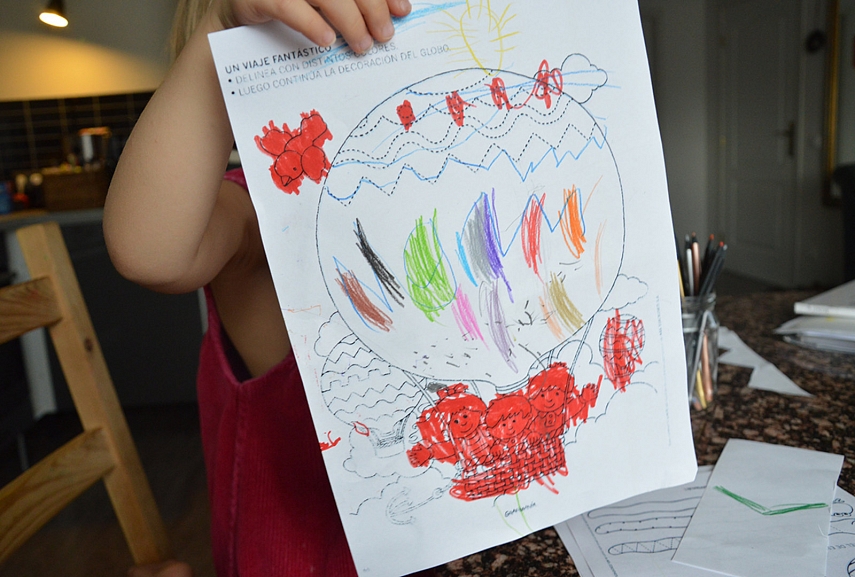 <p>Sofijos zigzgus piešė štai taip.. apvaliai ir labai spalvotai : )</p>
