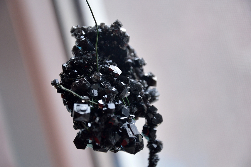 <p>Su juodu tušu - didelis dažo kiekis</p>
