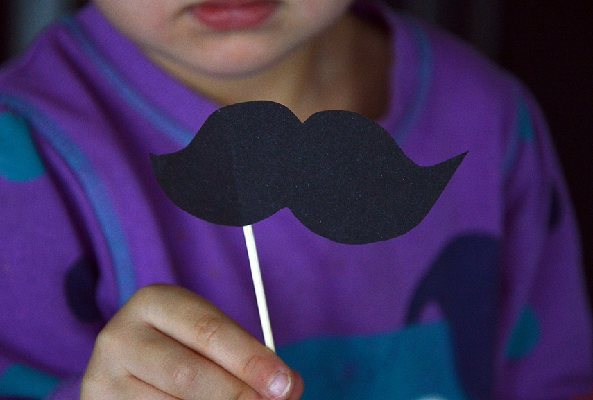 <p>Net raidės nebespėjom papuošti, tai ūsais susiviliojom... O trumpajai raidei apie upę daug galvojom, bet ir tos atlikt nespėjom</p>
