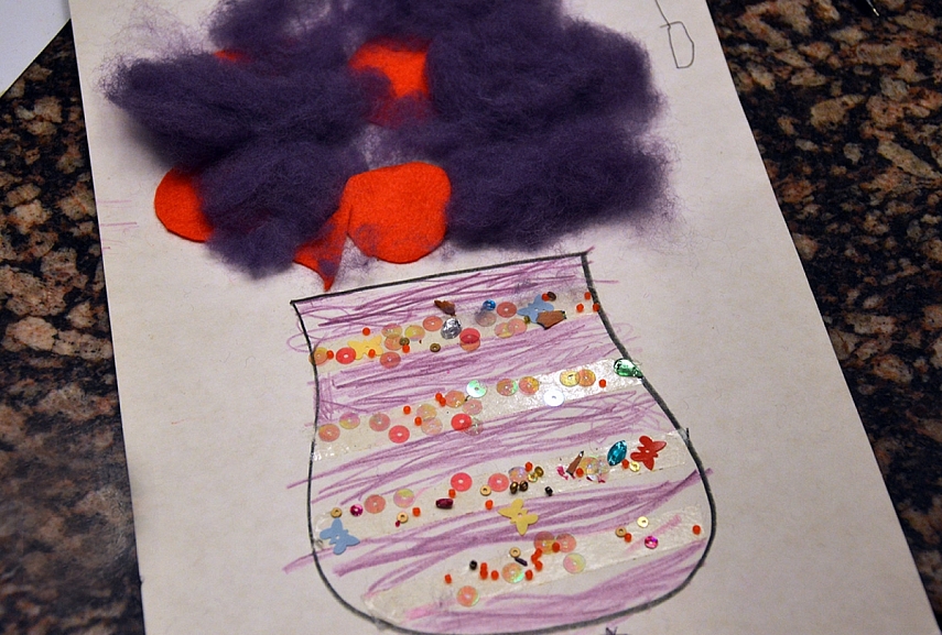 <p>V - tai vaza su vilnonėm gėlėm...</p>
