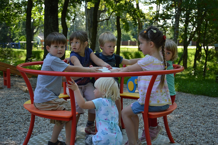 <p>Šėlstam su draugais</p>
