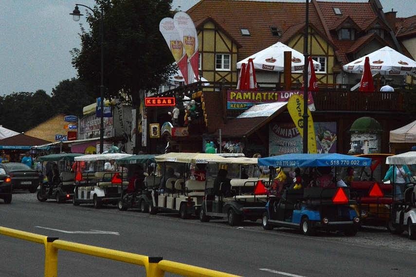 <p>Štai ką turiu omeny... Va taip atrodo Krynica Morska pagrindinė gatvė. Tie maži dalykai ant ratų yra tikras pavojus kelyje...</p>
