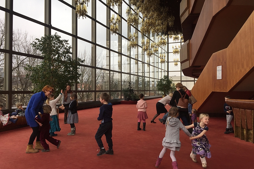 <p>Šokam gėlių valsą</p>
