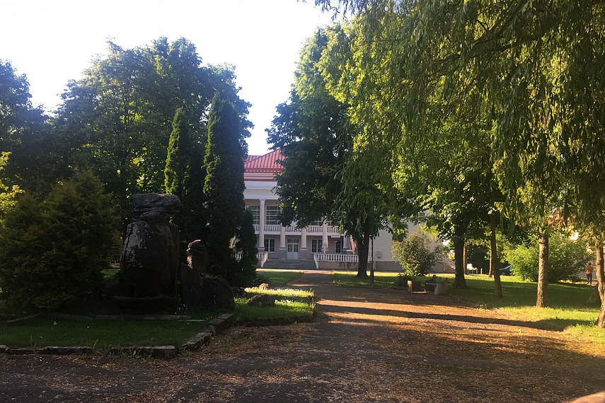 <p>N.Akmenės kultūros rūmai. Čia vyksta įvairūs miesto renginiai, koncertai, festivaliai</p>
