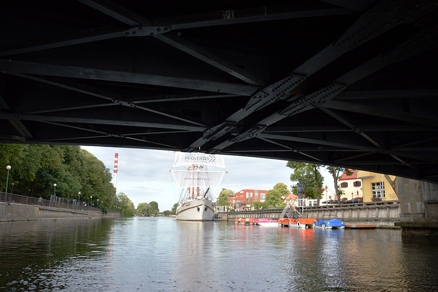 <p>Po tiltu. Sustokite ir paklausykite</p>
