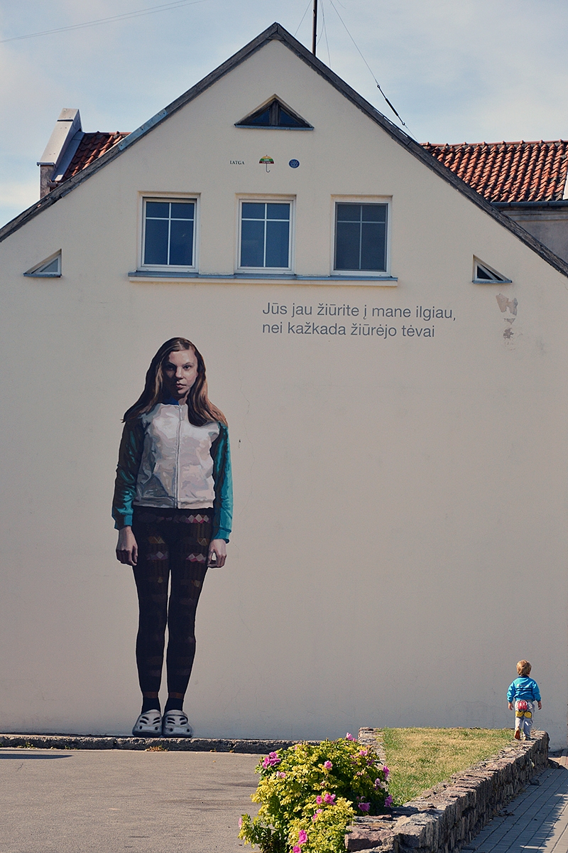 <p>Šaulių g. 23, "Mergaitė". Brolių menininkų Algirdo ir Remigijaus Gataveckų meninis graffiti.</p>
